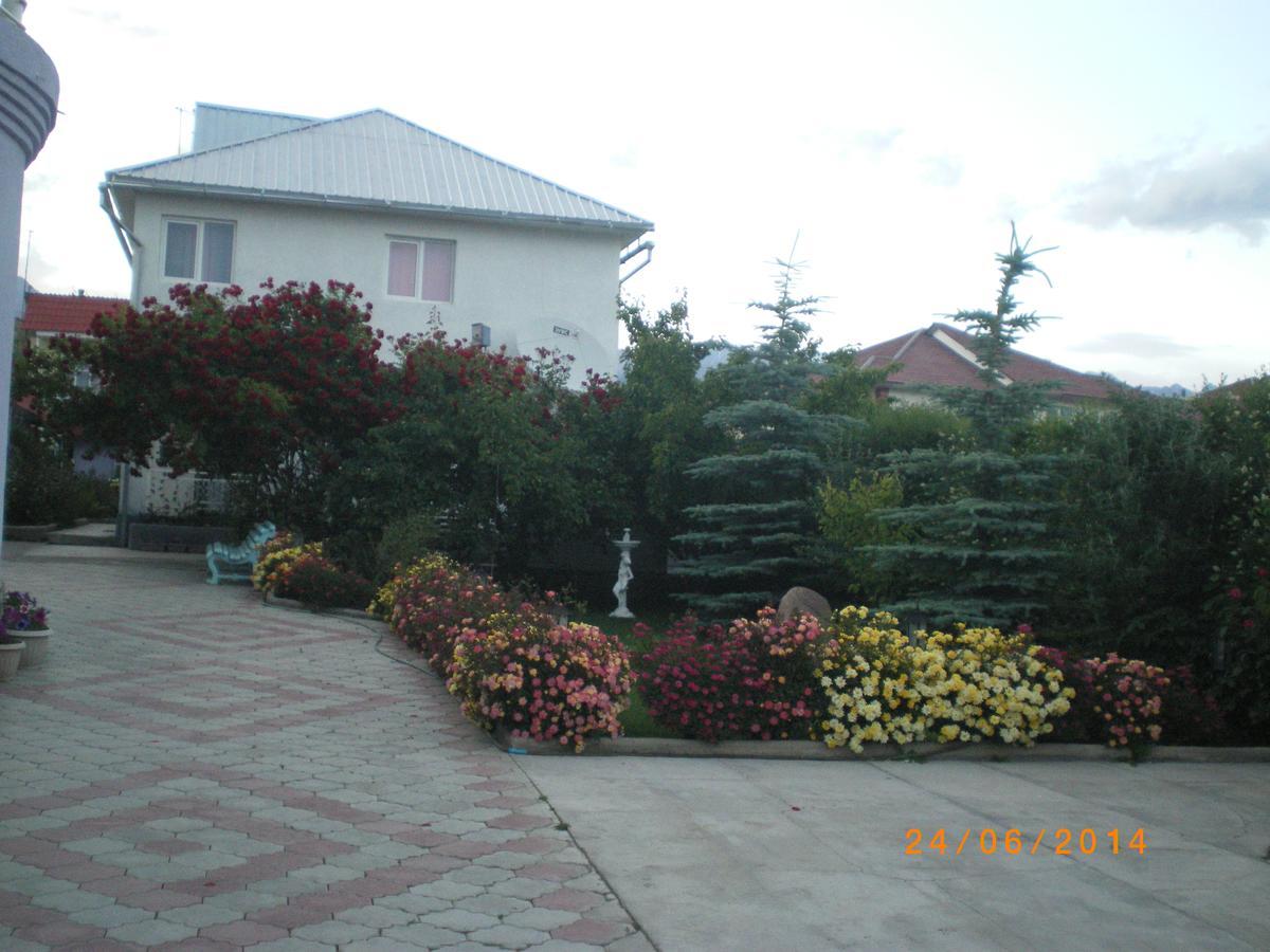 Prestige Guest House โชลปอน-อาตา ภายนอก รูปภาพ