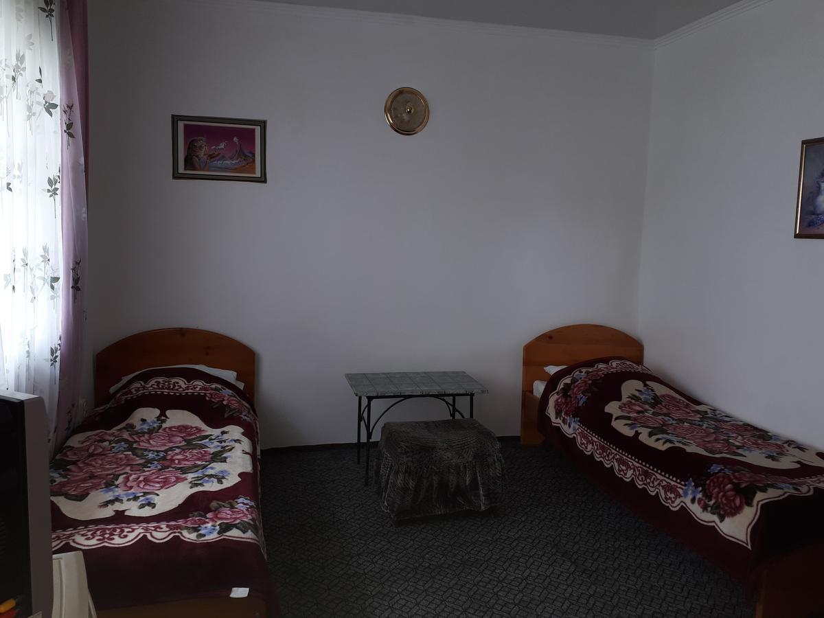 Prestige Guest House โชลปอน-อาตา ภายนอก รูปภาพ